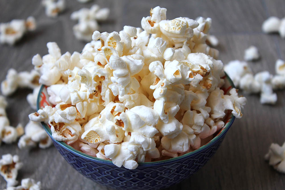 Draad kin Wonderbaarlijk Popcorn uit de magnetron: zelf maken doe je zo! - Eetblog.nl